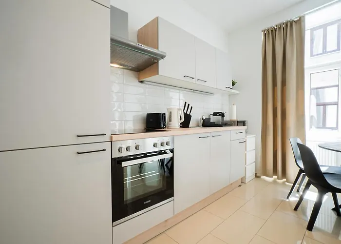 Chic Newly-renovated Steps From Subway In Vienna's Hernals District * Βιέννη